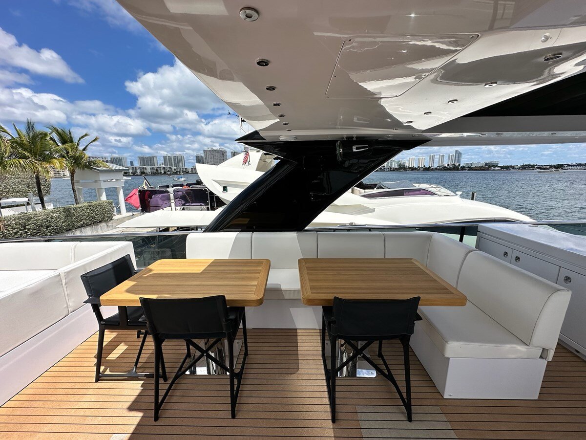 2017-amer-yachts-94-2-8a6a4d