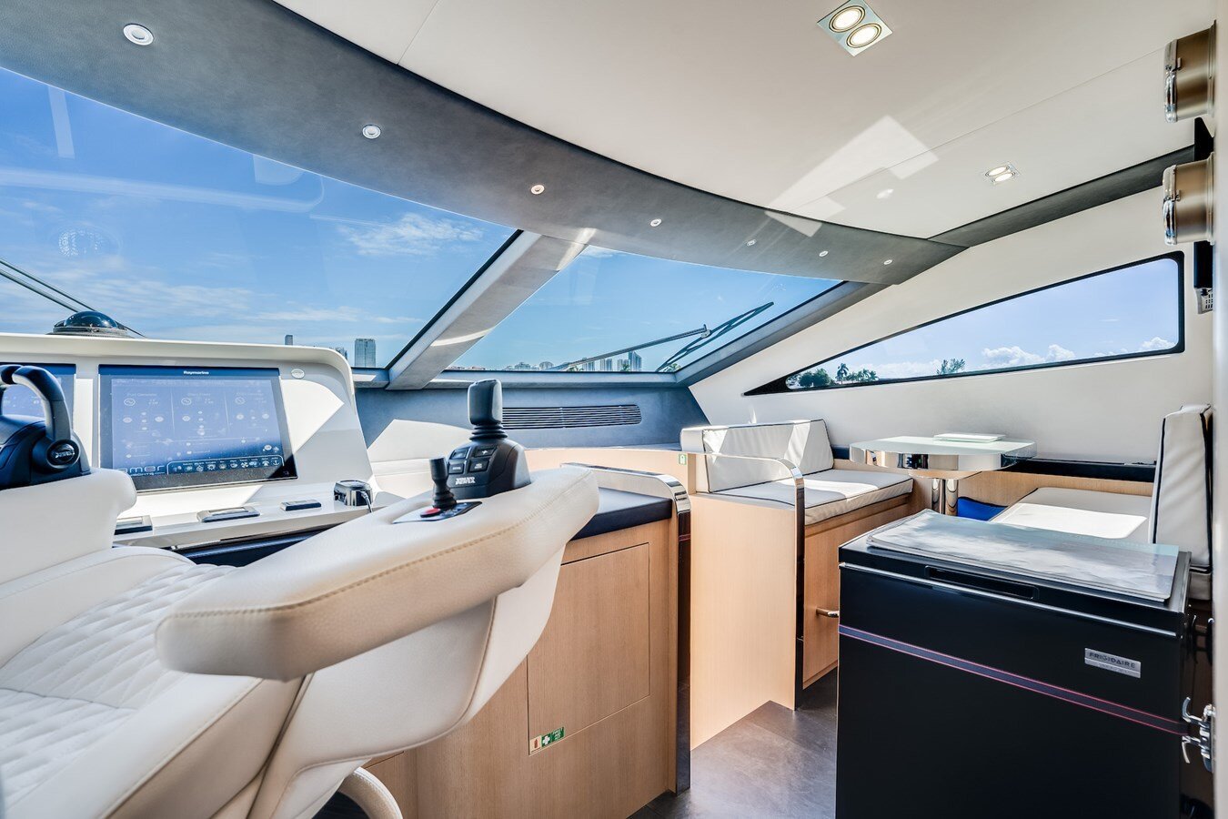 2017-amer-yachts-94-2-0f61a3