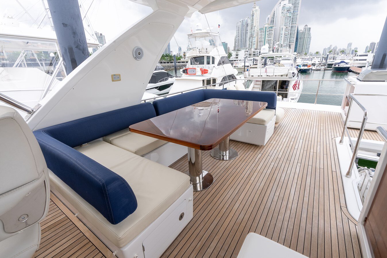 2017-azimut-yachts-66-f8b43f