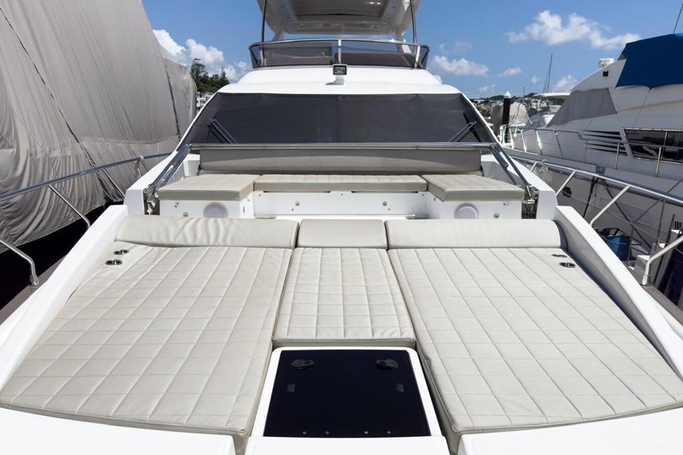 2017-azimut-yachts-68-3-c5b028