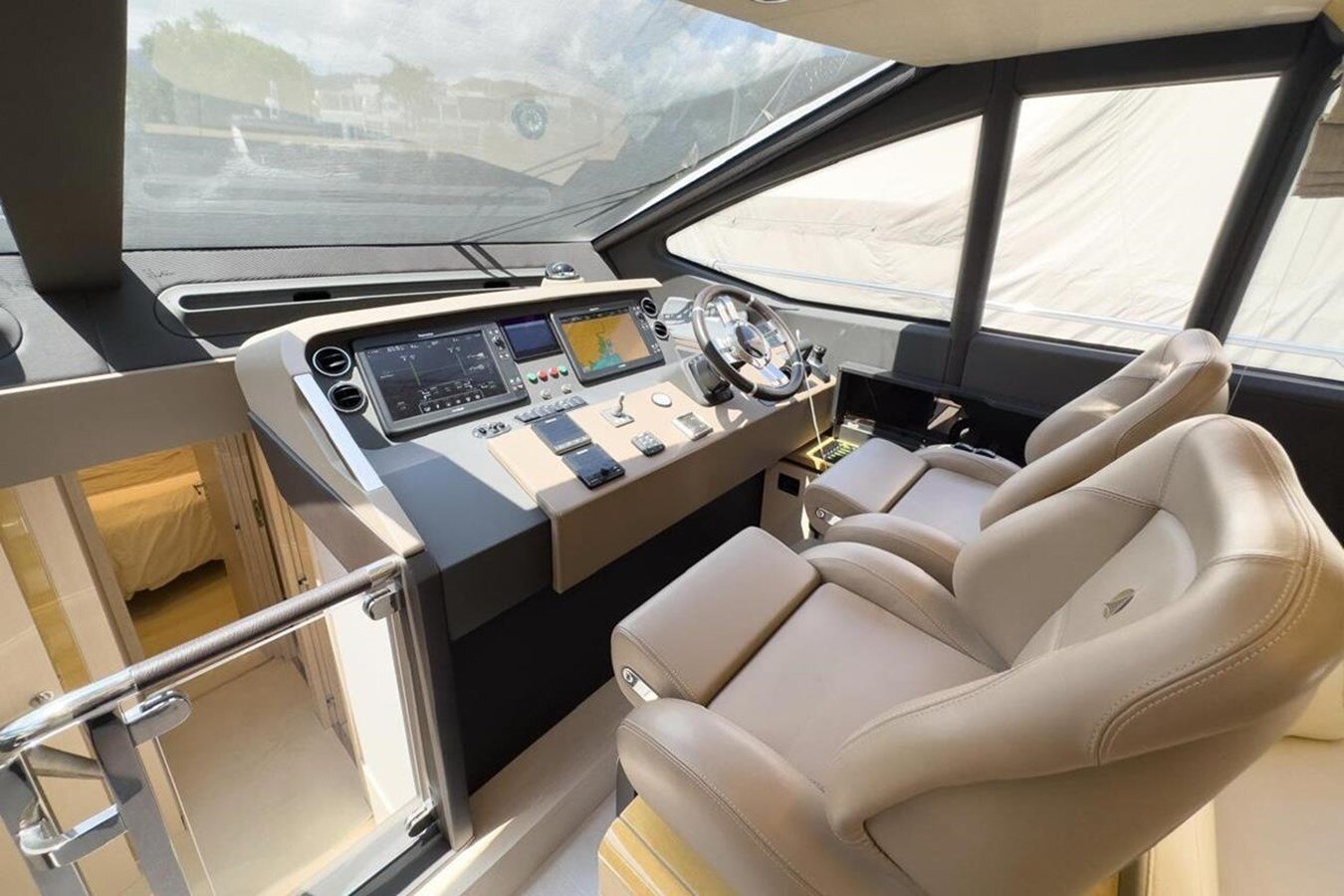 2017-azimut-yachts-68-3-c5b028