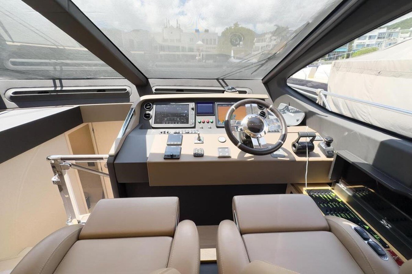 2017-azimut-yachts-68-3-c5b028