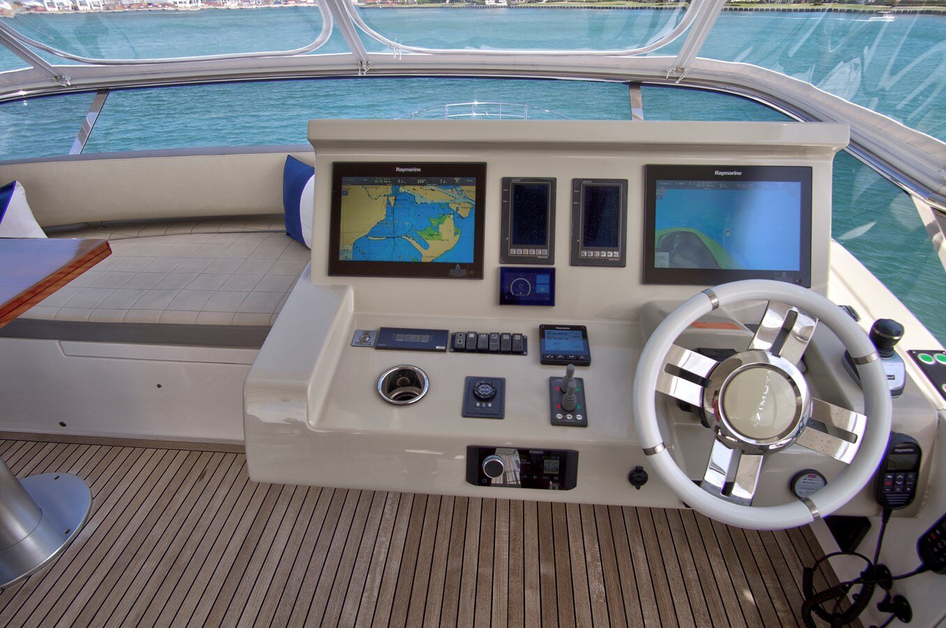 2017-azimut-yachts-74-1-f25a33