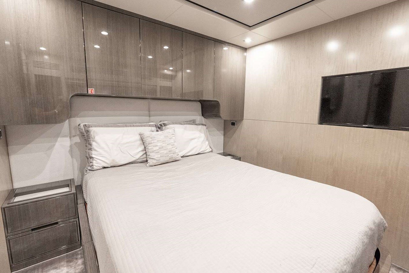 2017 AZIMUT YACHTS 84'