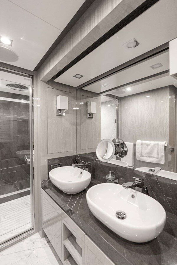 2017 AZIMUT YACHTS 84'