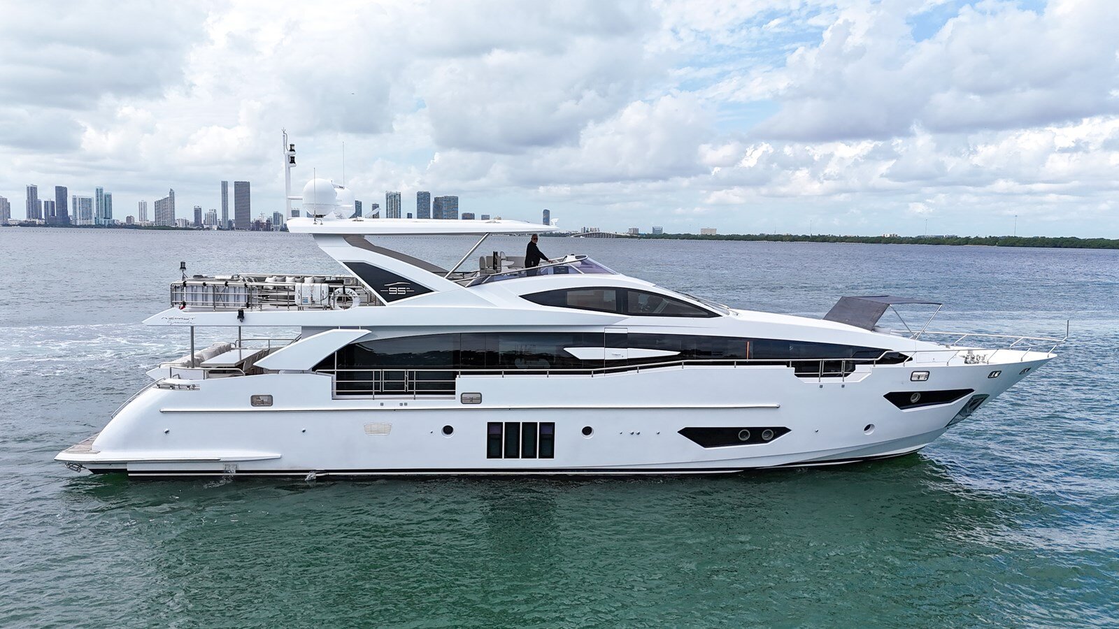 2017-azimut-yachts-95-86e018