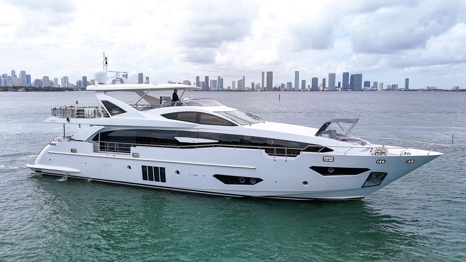 2017-azimut-yachts-95-86e018