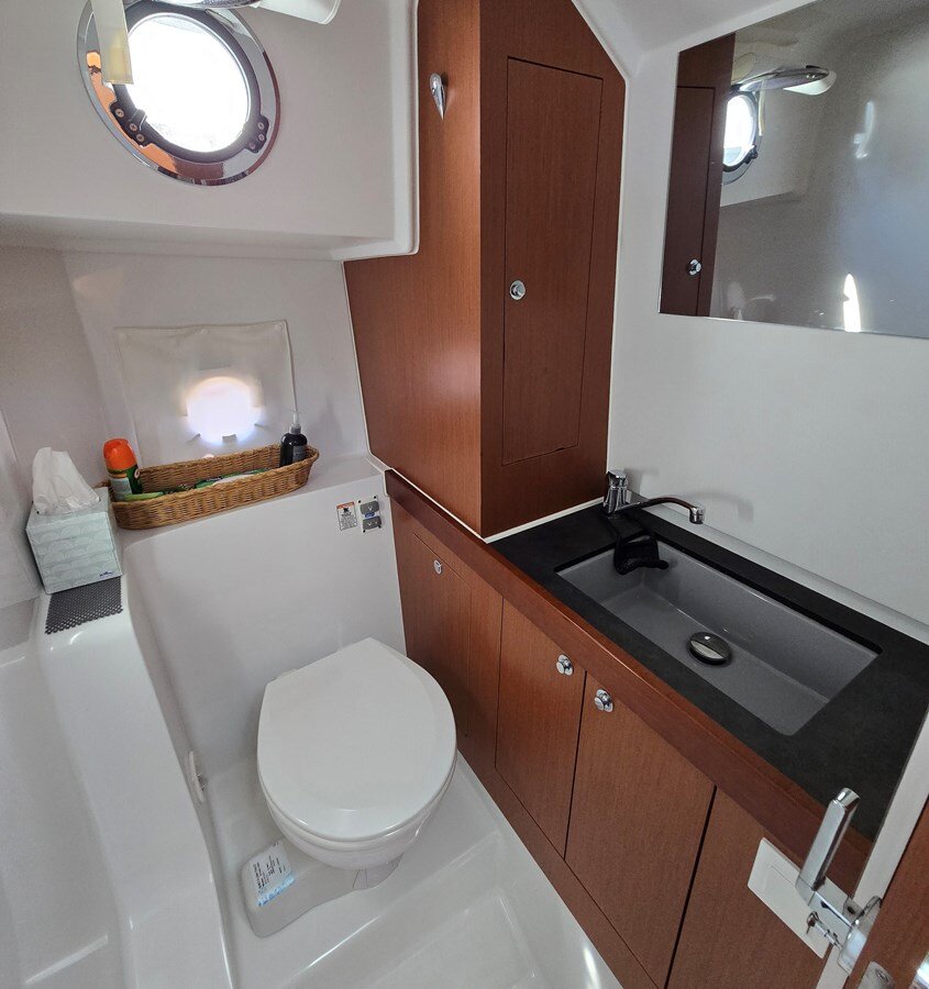 2017-beneteau-30-e10892