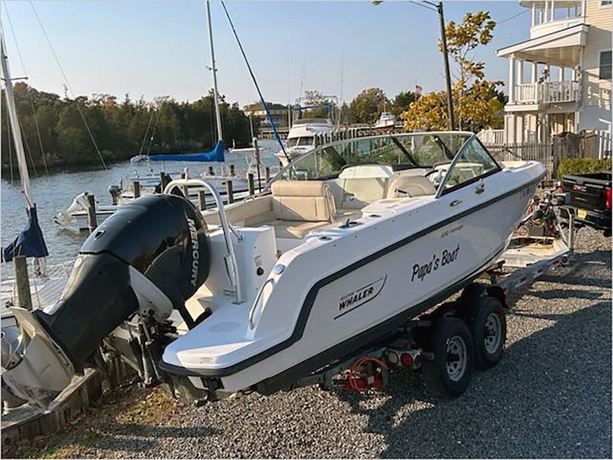 2017-boston-whaler-23-1-190242