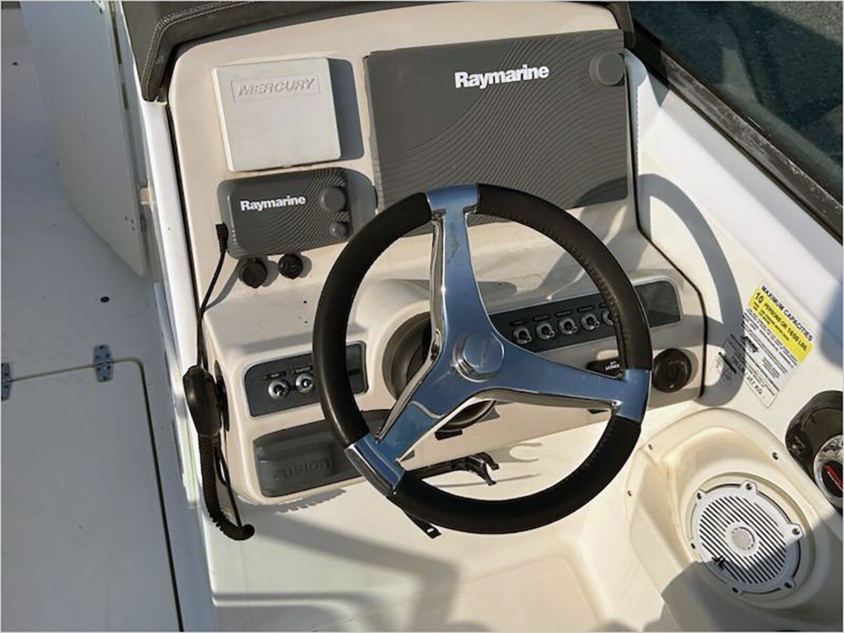 2017-boston-whaler-23-1-190242