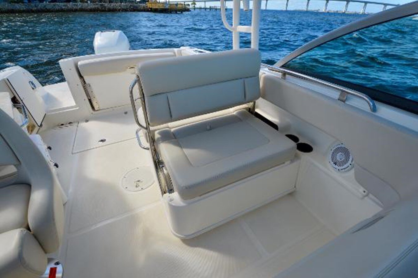 2017-boston-whaler-24-8-fc88e1