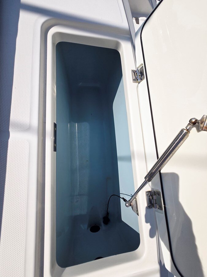 2017-boston-whaler-33-a0f71b