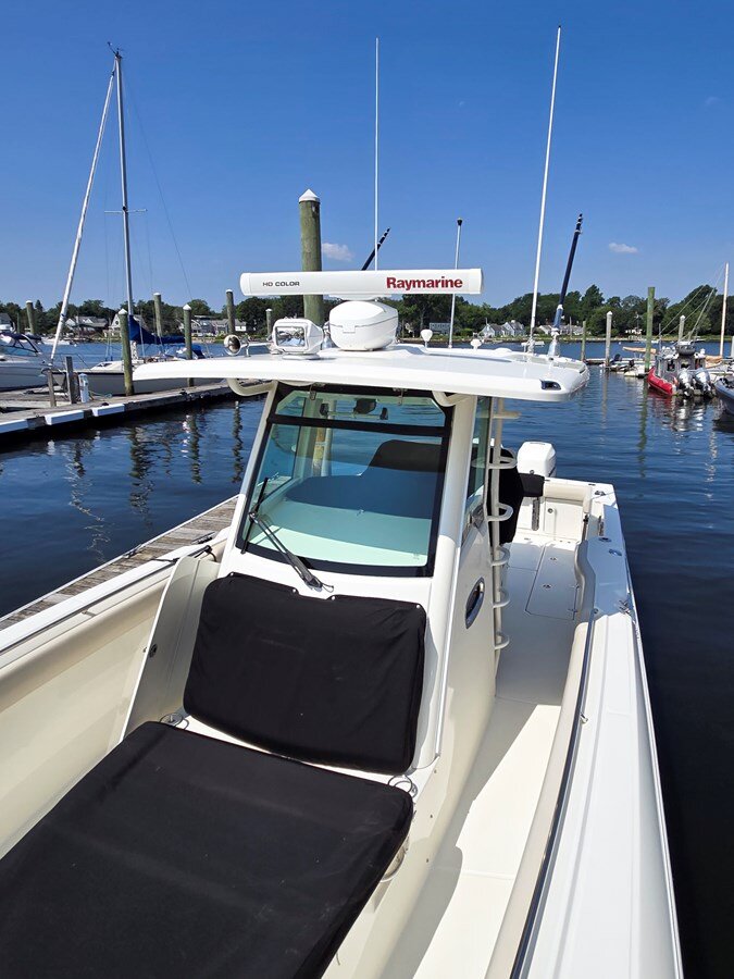 2017-boston-whaler-33-a0f71b