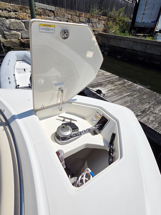 2017-boston-whaler-33-a0f71b