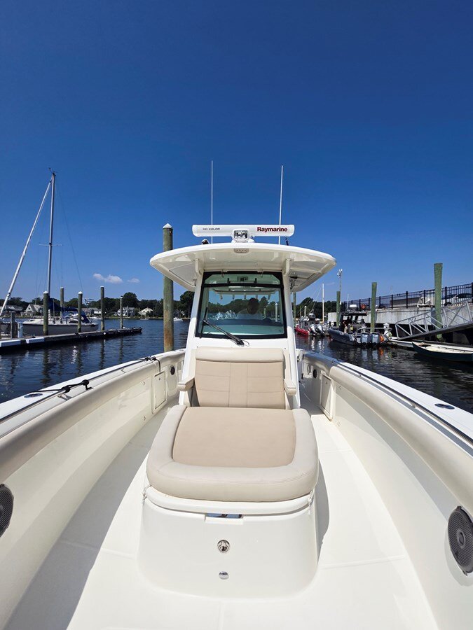 2017-boston-whaler-33-a0f71b