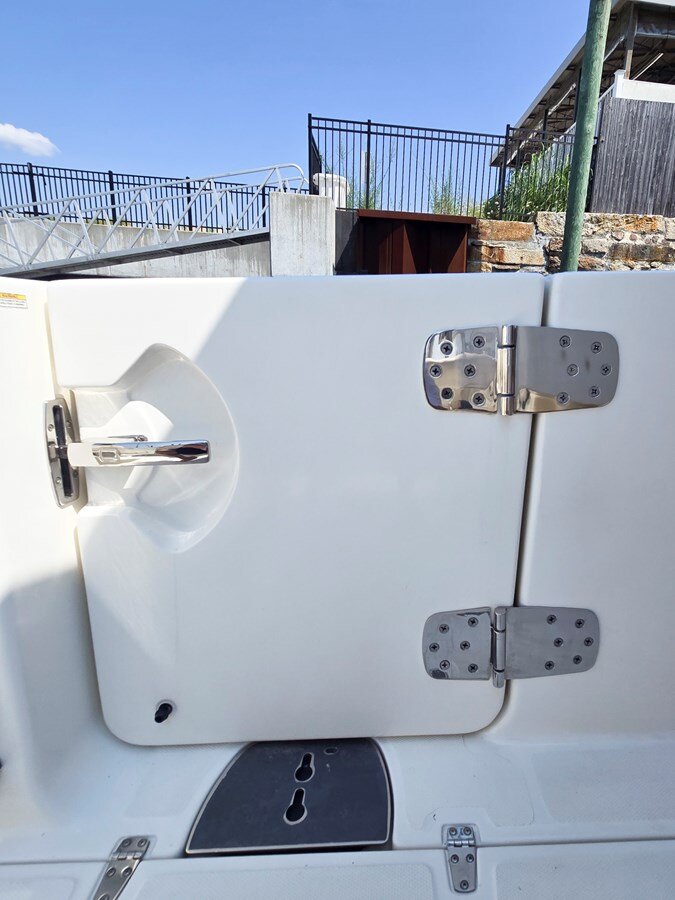 2017-boston-whaler-33-a0f71b