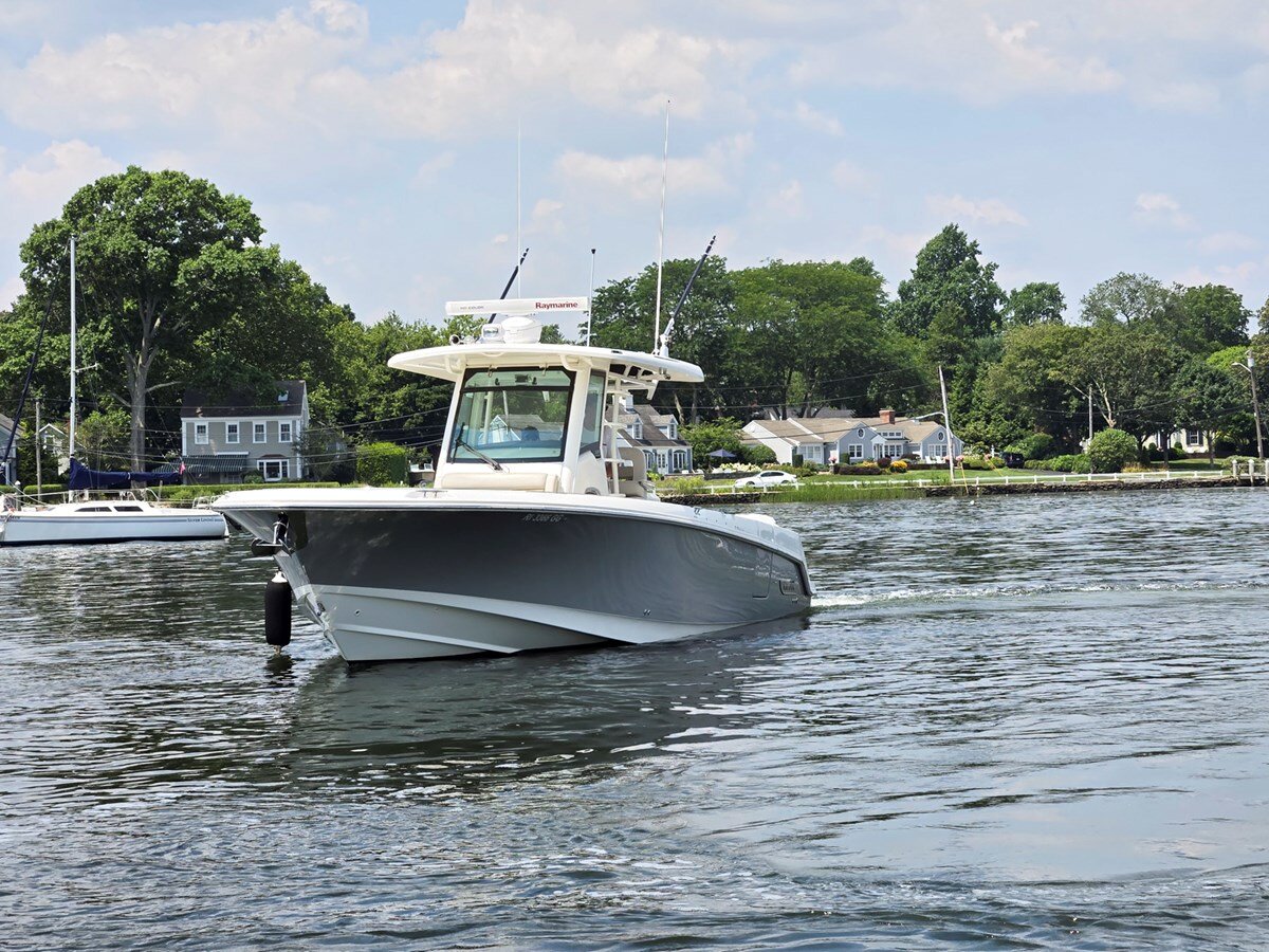 2017-boston-whaler-33-a0f71b