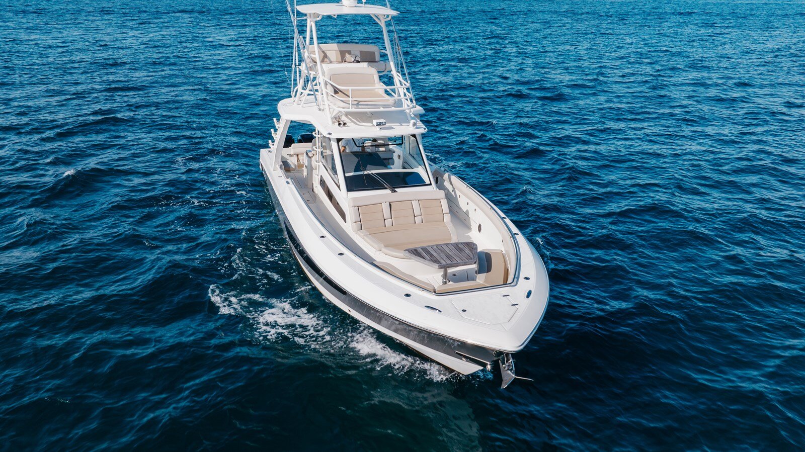 2017-boston-whaler-42-6-c3a422