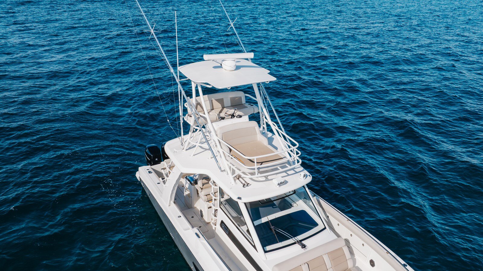 2017-boston-whaler-42-6-c3a422