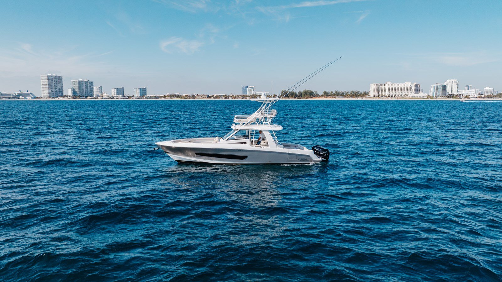 2017-boston-whaler-42-6-c3a422