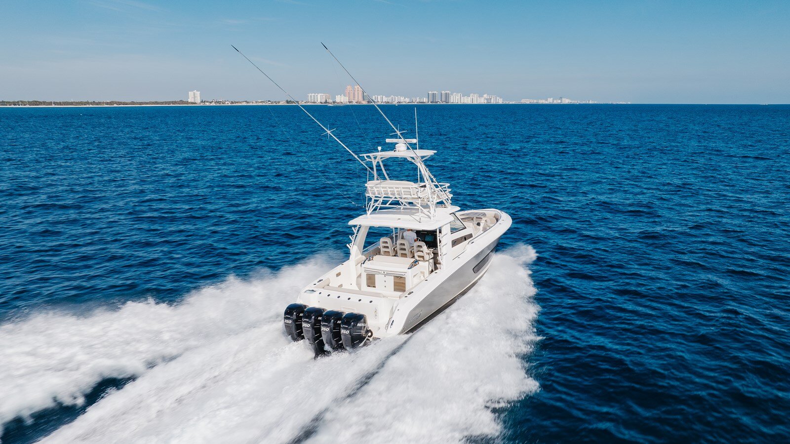 2017-boston-whaler-42-6-c3a422