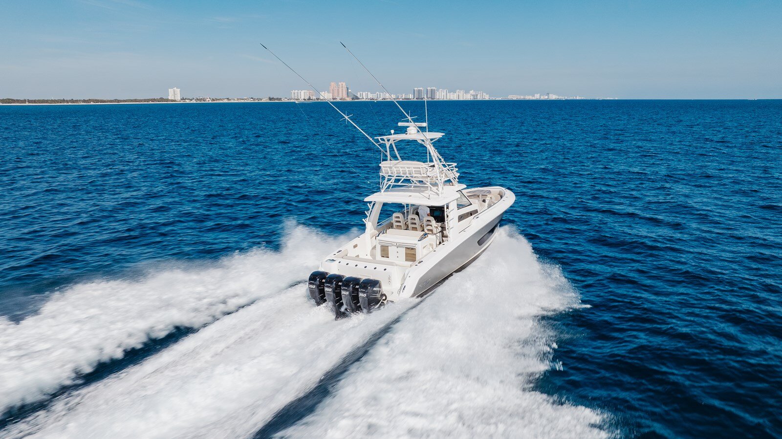 2017-boston-whaler-42-6-c3a422