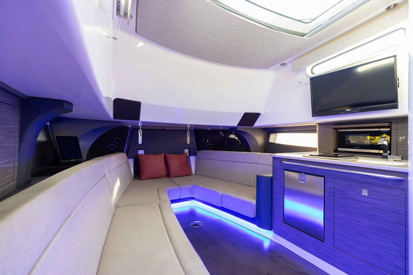 2017-boston-whaler-42-6-c3a422