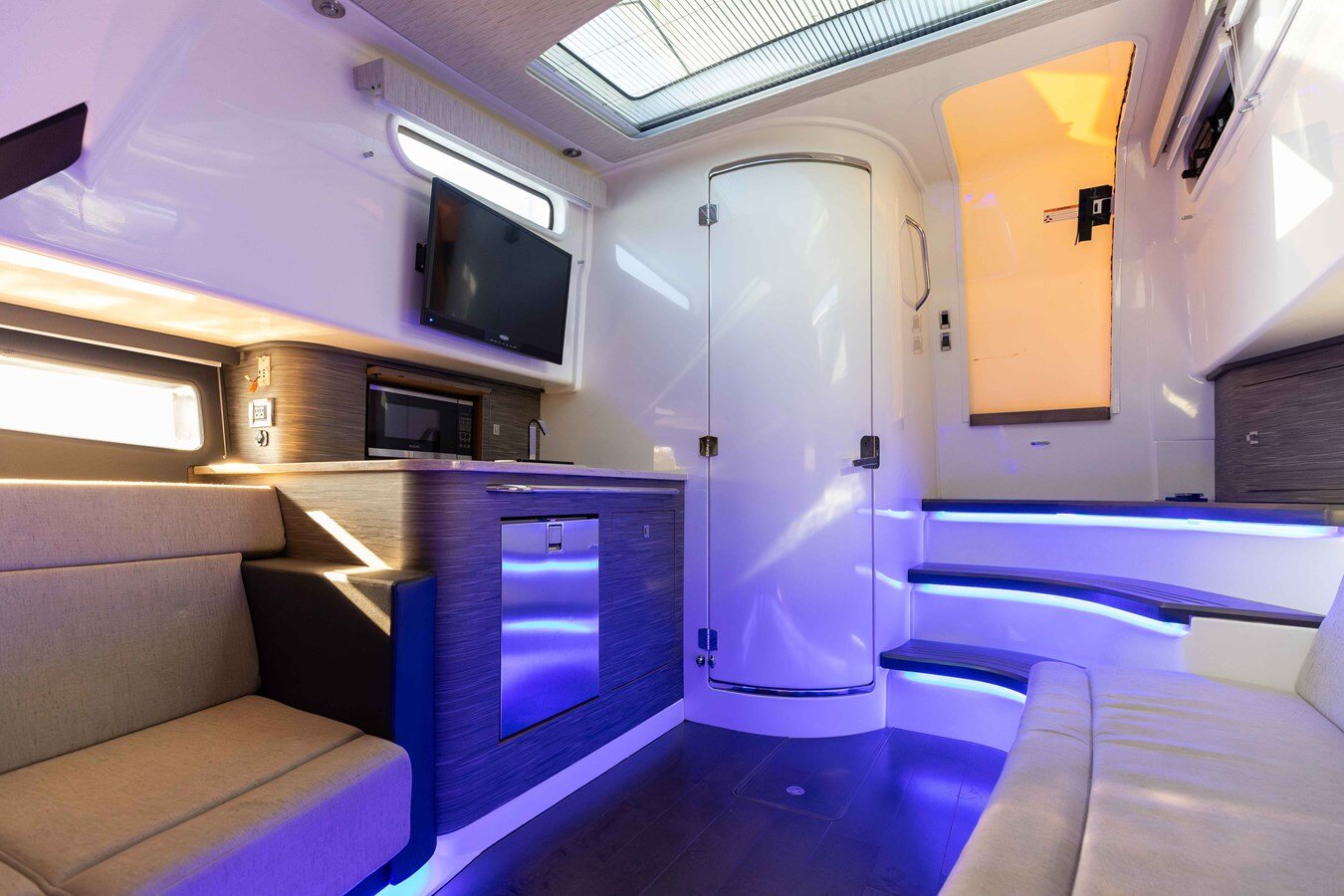 2017-boston-whaler-42-6-c3a422