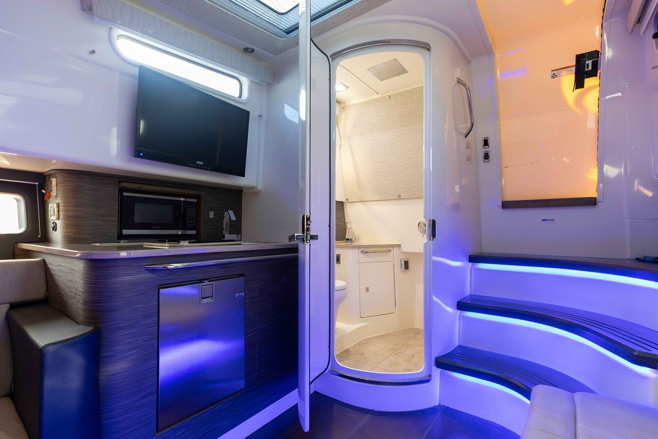 2017-boston-whaler-42-6-c3a422