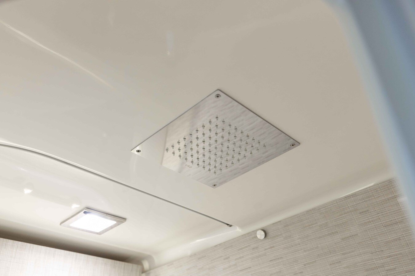 2017-boston-whaler-42-6-c3a422