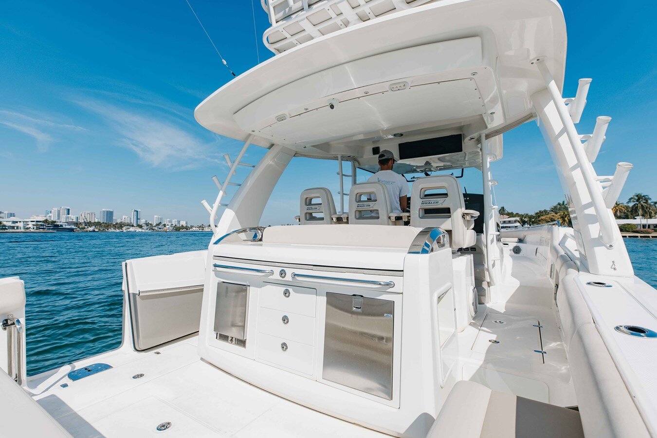 2017-boston-whaler-42-6-c3a422