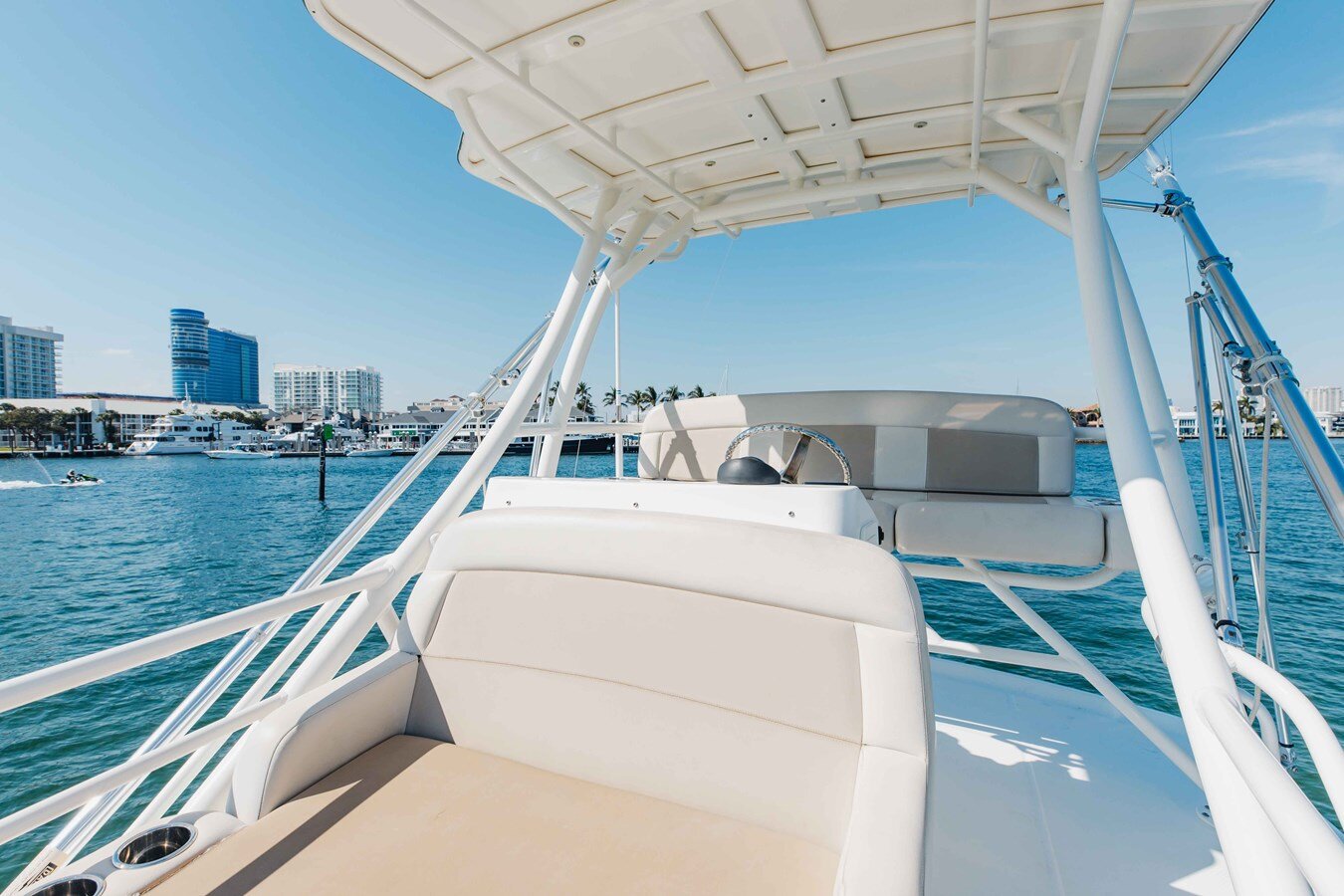 2017-boston-whaler-42-6-c3a422