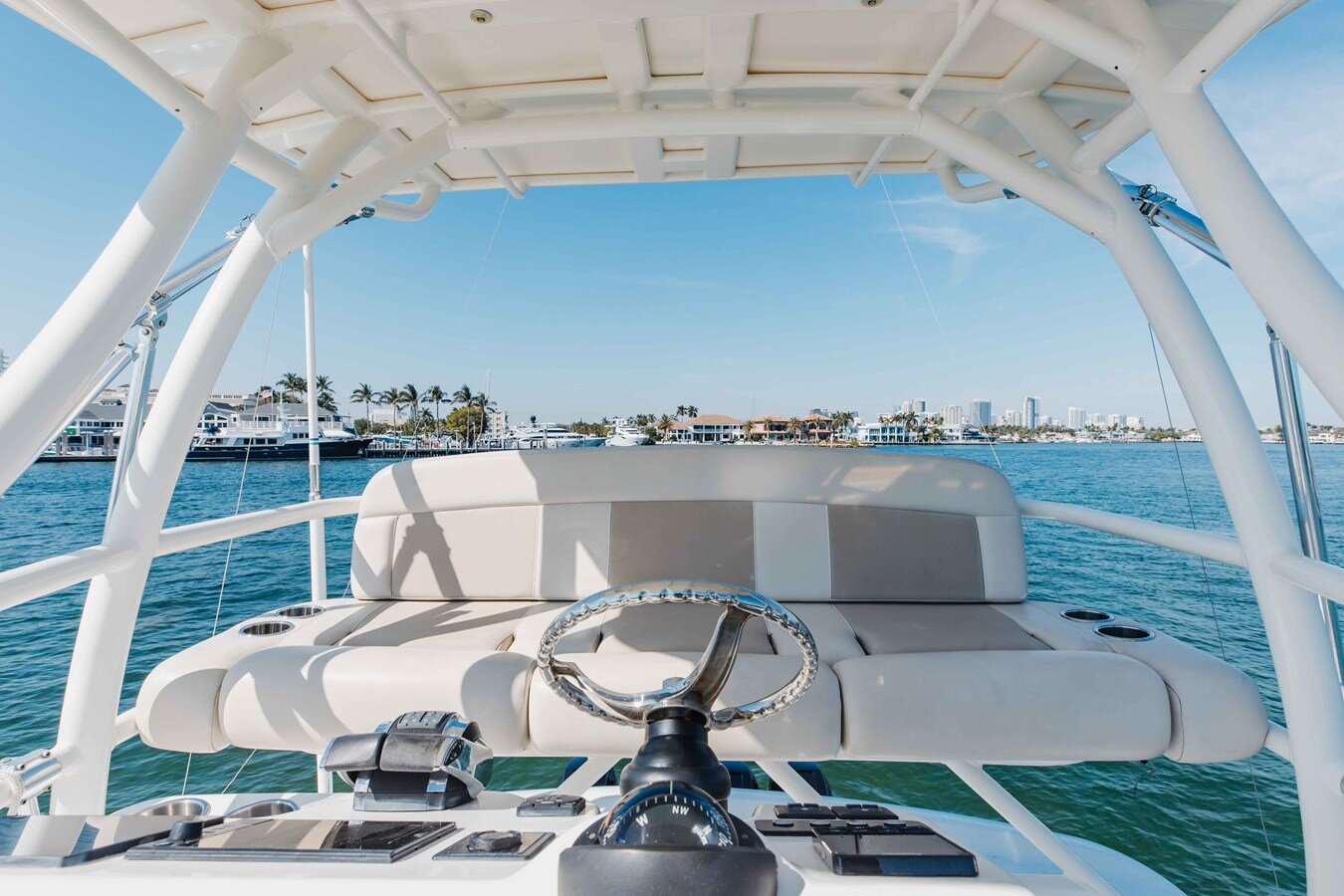 2017-boston-whaler-42-6-c3a422