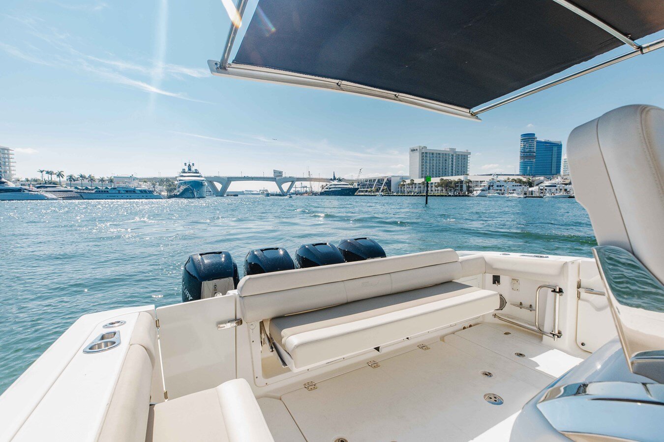 2017-boston-whaler-42-6-c3a422