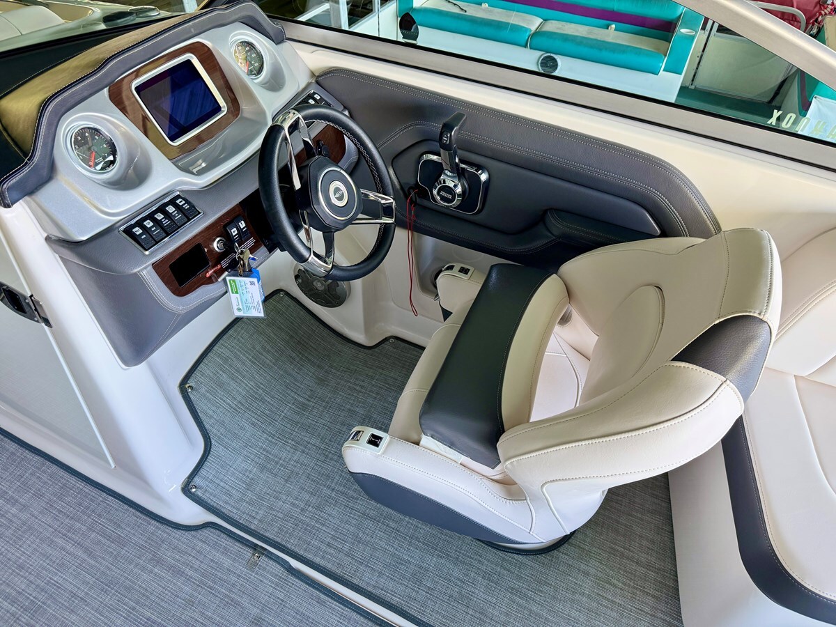 2017-chaparral-26-4-045451