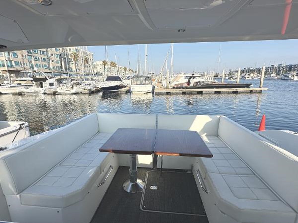 2017-cruiser-yachts-39-013693