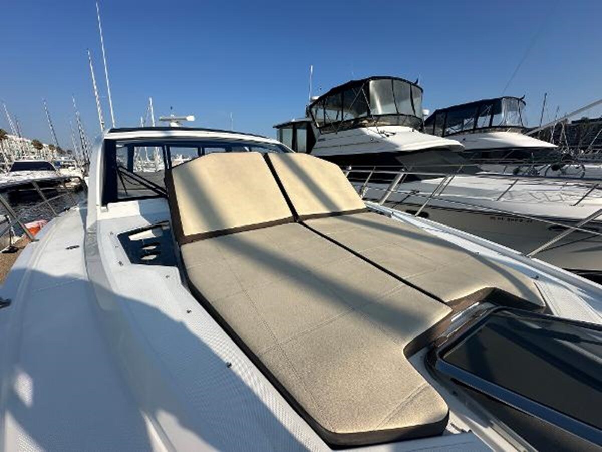2017-cruiser-yachts-39-013693