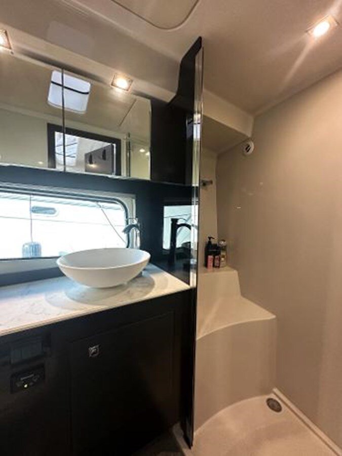 2017-cruiser-yachts-39-013693