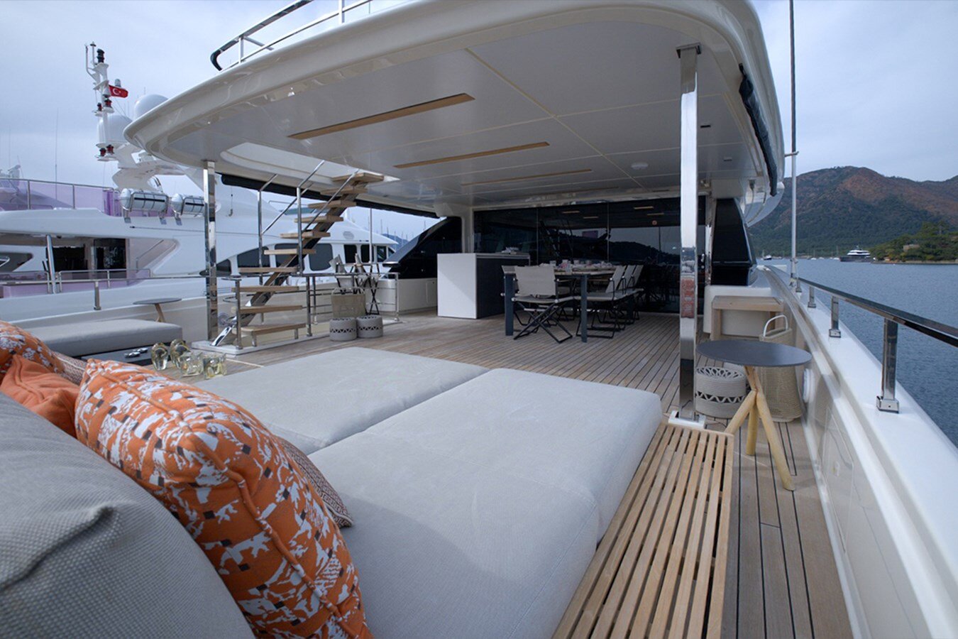 2017-ferretti-custom-line-121-5-18f3ae