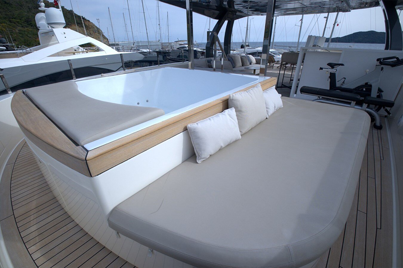 2017-ferretti-custom-line-121-5-18f3ae