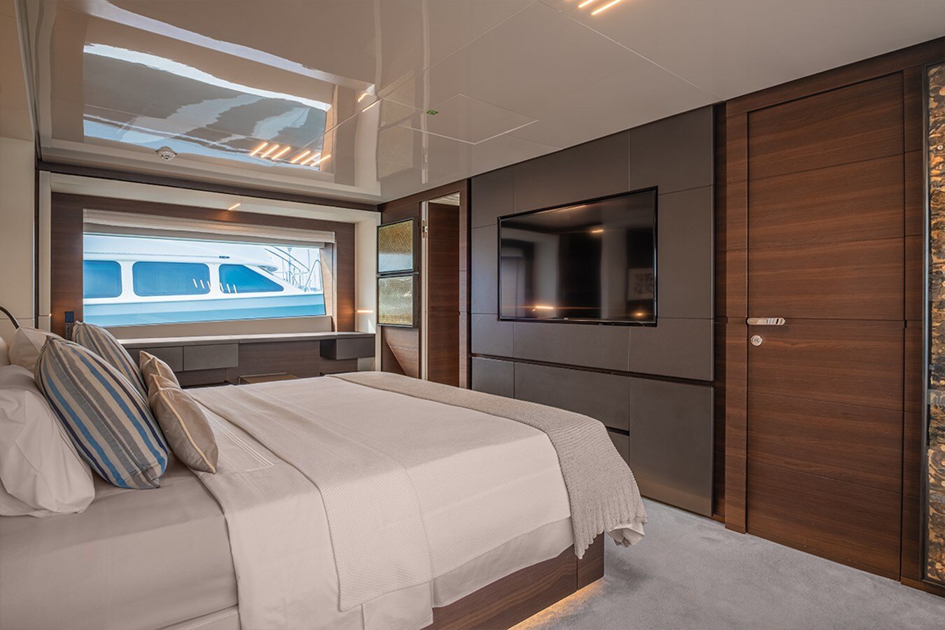 2017-ferretti-custom-line-121-5-18f3ae