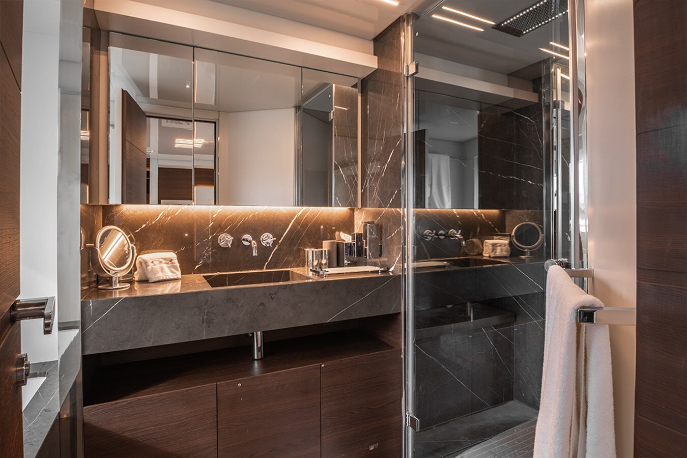 2017-ferretti-custom-line-121-5-18f3ae