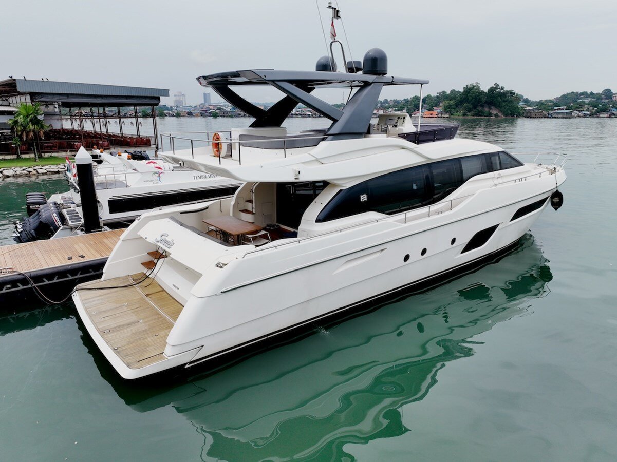 2017-ferretti-yachts-70-8-167f1c