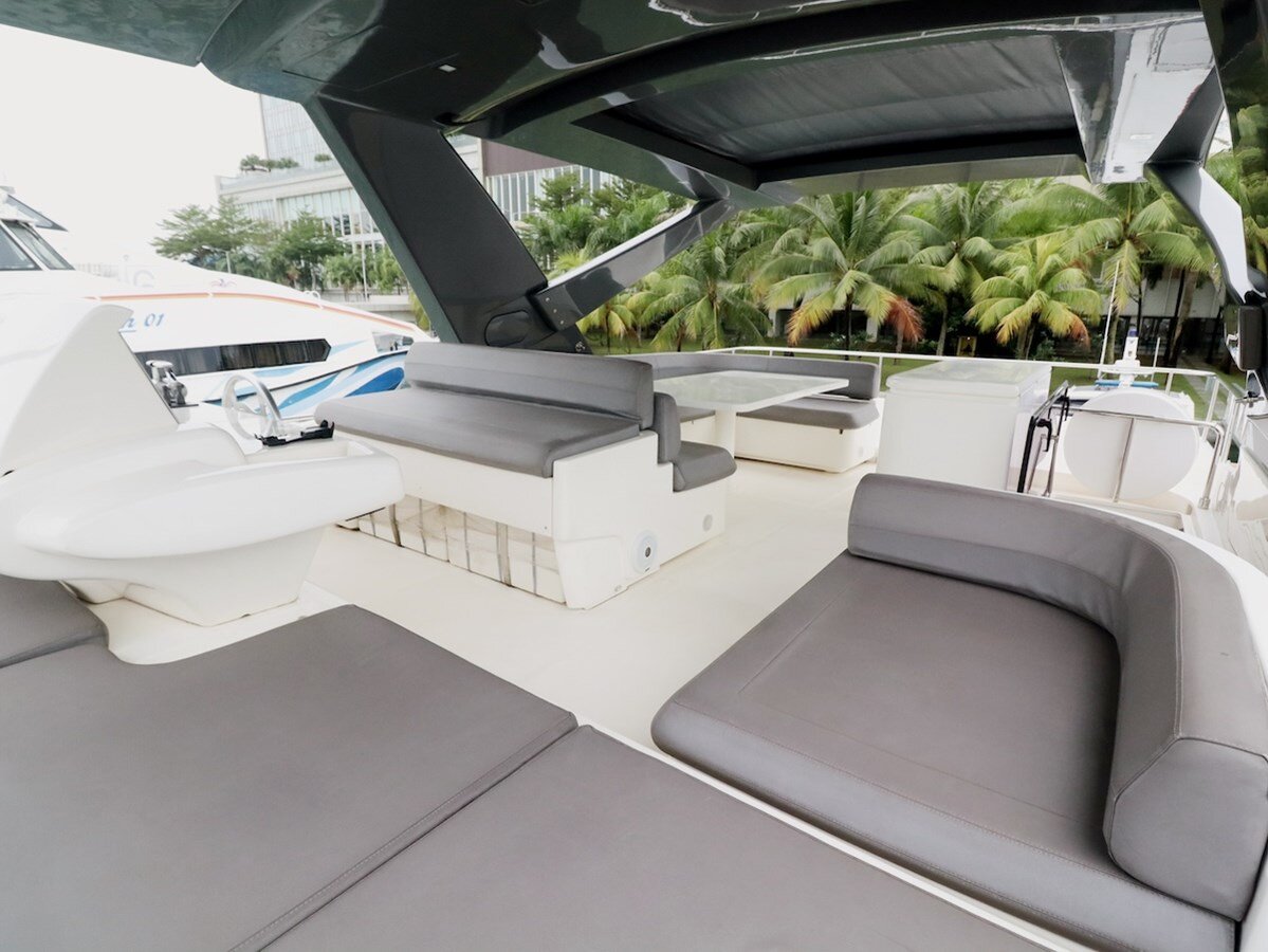 2017-ferretti-yachts-70-8-167f1c