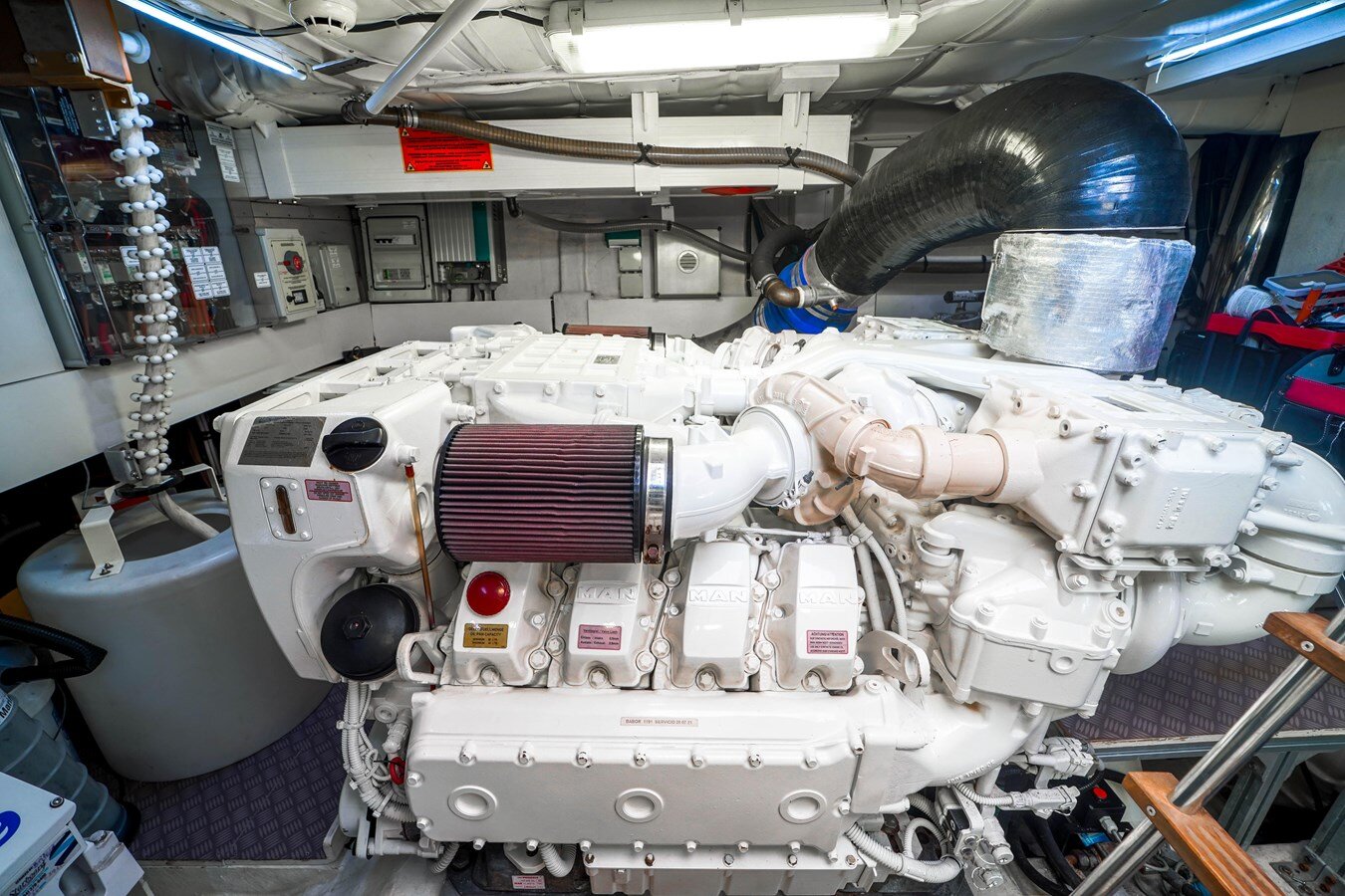 2017-ferretti-yachts-70-ef3962