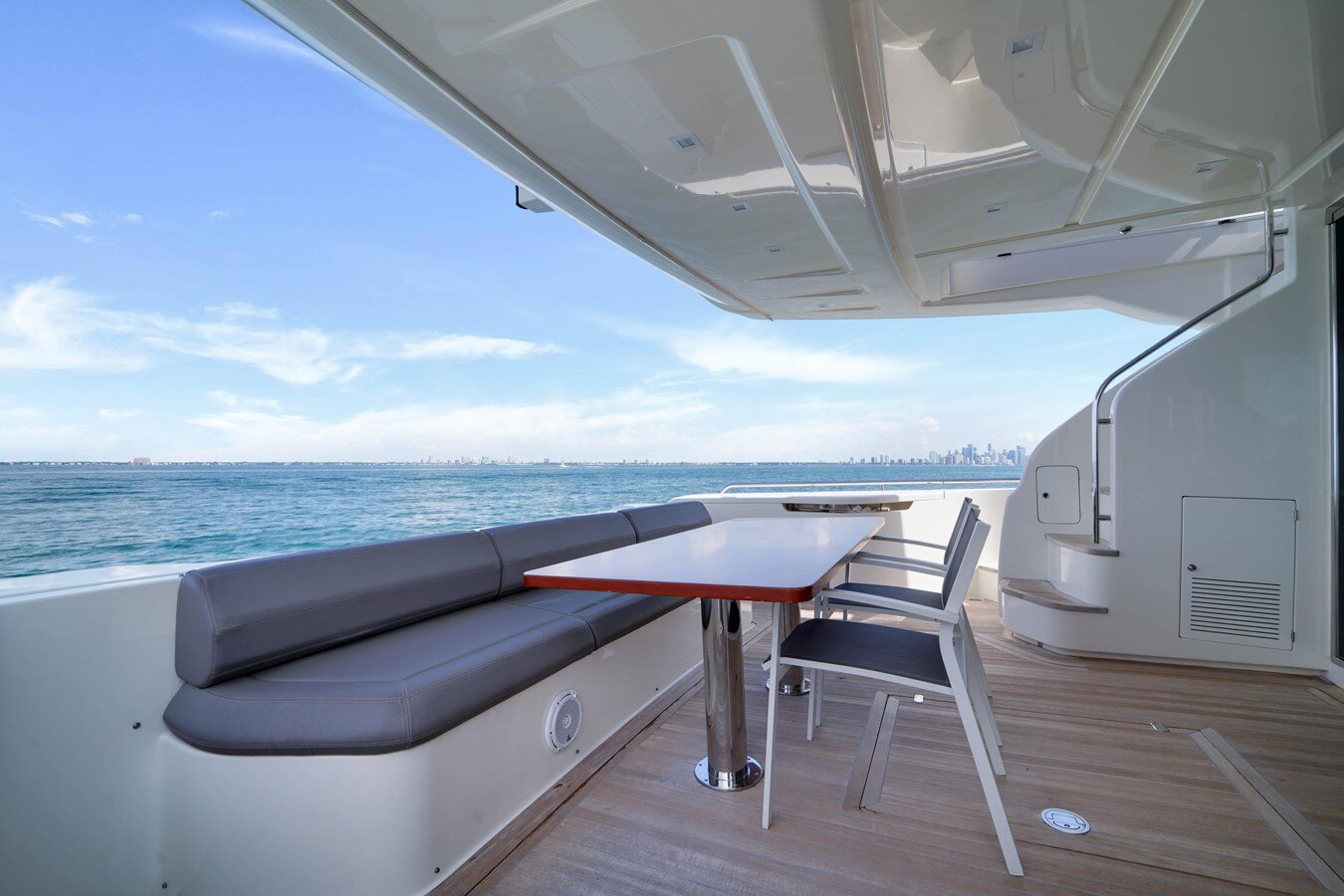 2017-ferretti-yachts-70-ef3962