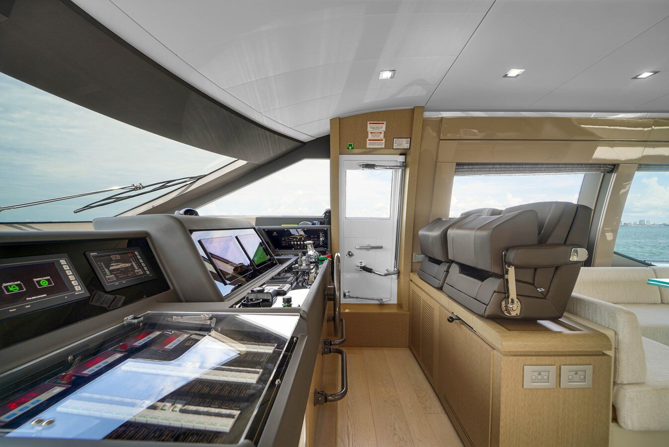 2017-ferretti-yachts-70-ef3962