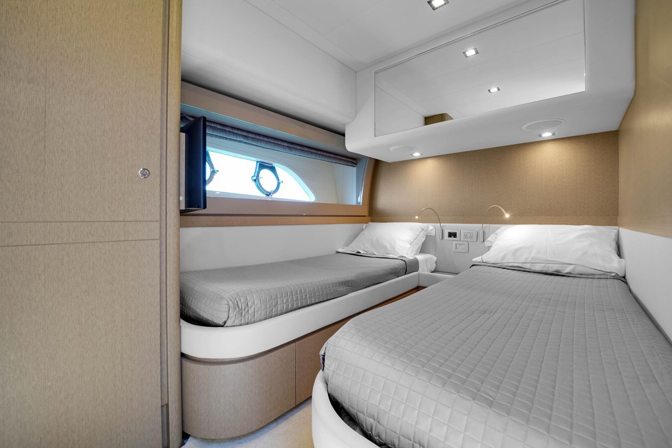 2017-ferretti-yachts-70-ef3962