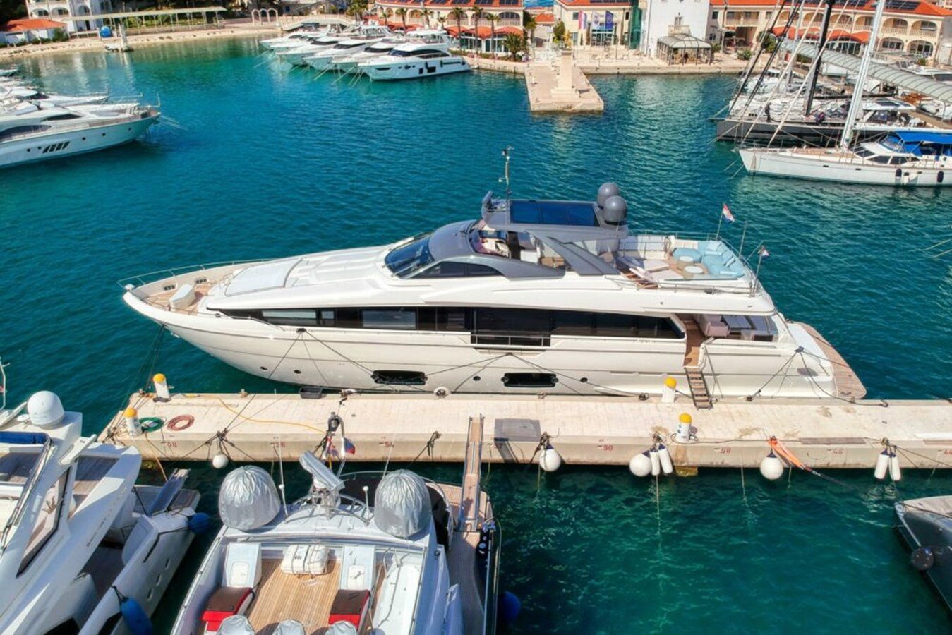 2017-ferretti-yachts-95-10-8d4d1d