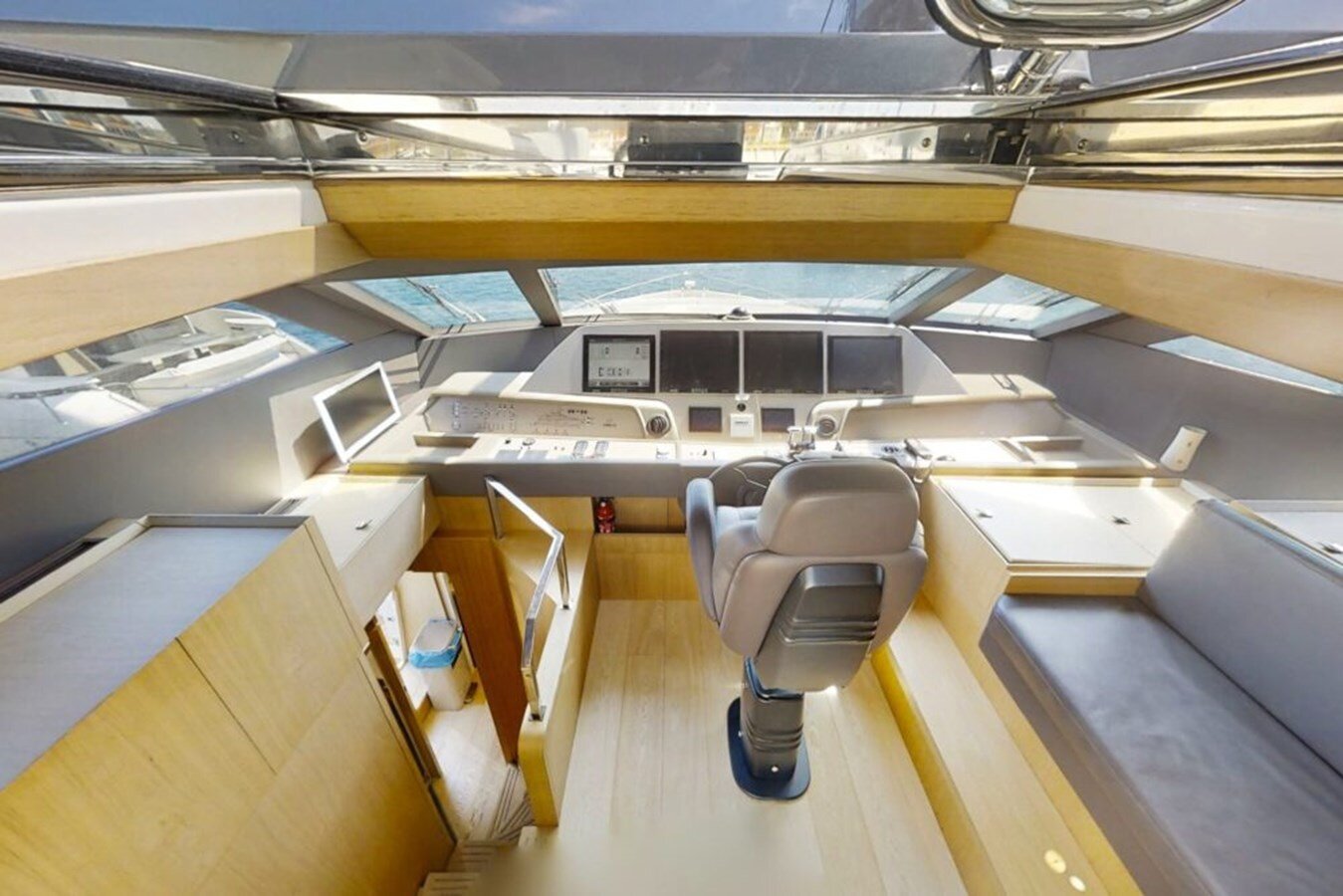 2017-ferretti-yachts-95-10-8d4d1d